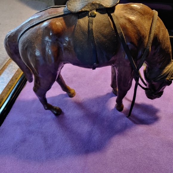 Hand made leather horse - Picture 2 of 3